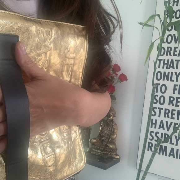 Authentic CHANEL clutch - Picture 10 of 15